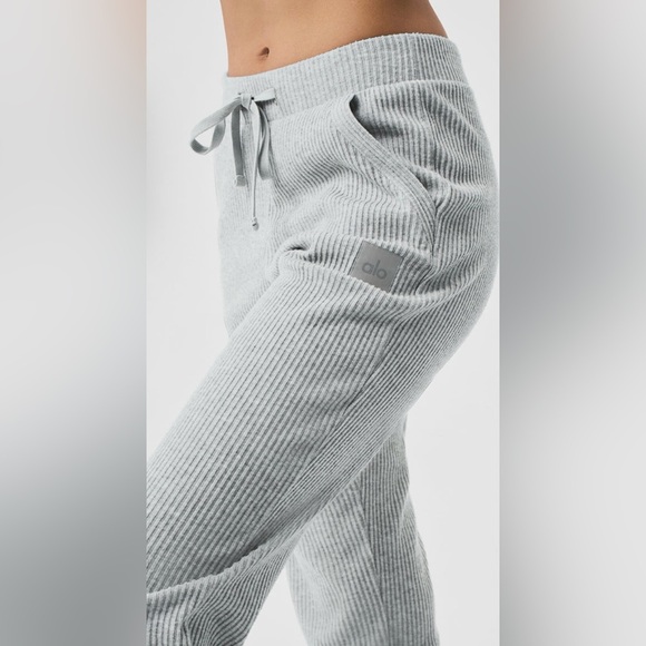 ALO Yoga Muse Sweatpant- Athletic Heather Grey/ Size Medium - Picture 2 of 11